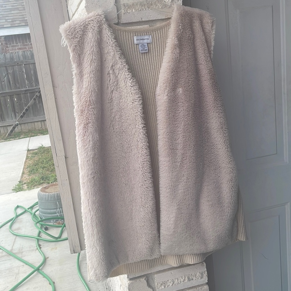 This is a vest from the brand Liz Claiborne, size 2x, like a blush pink